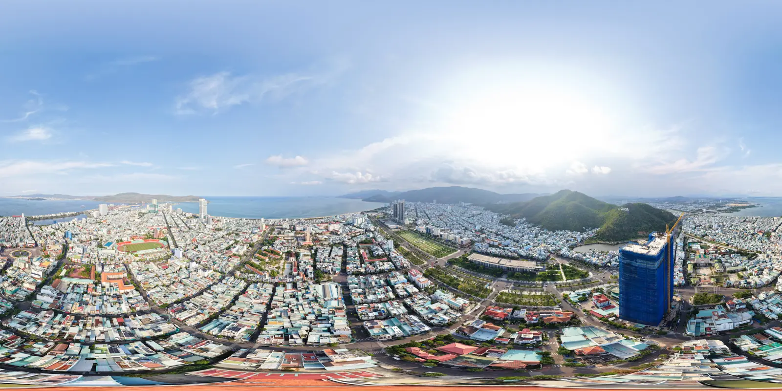 Ảnh flycam 360° thực tế quanh The Sailing Quy Nhơn: quảng trường Nguyễn Tất Thành, bãi biển, sân vận động và cảng Quy Nhơn